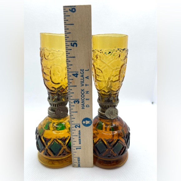 Pair of Miniature Amber Glass Oil Lamp Hong Kong Sail Boat Brand, Vintage - Picture 3 of 7